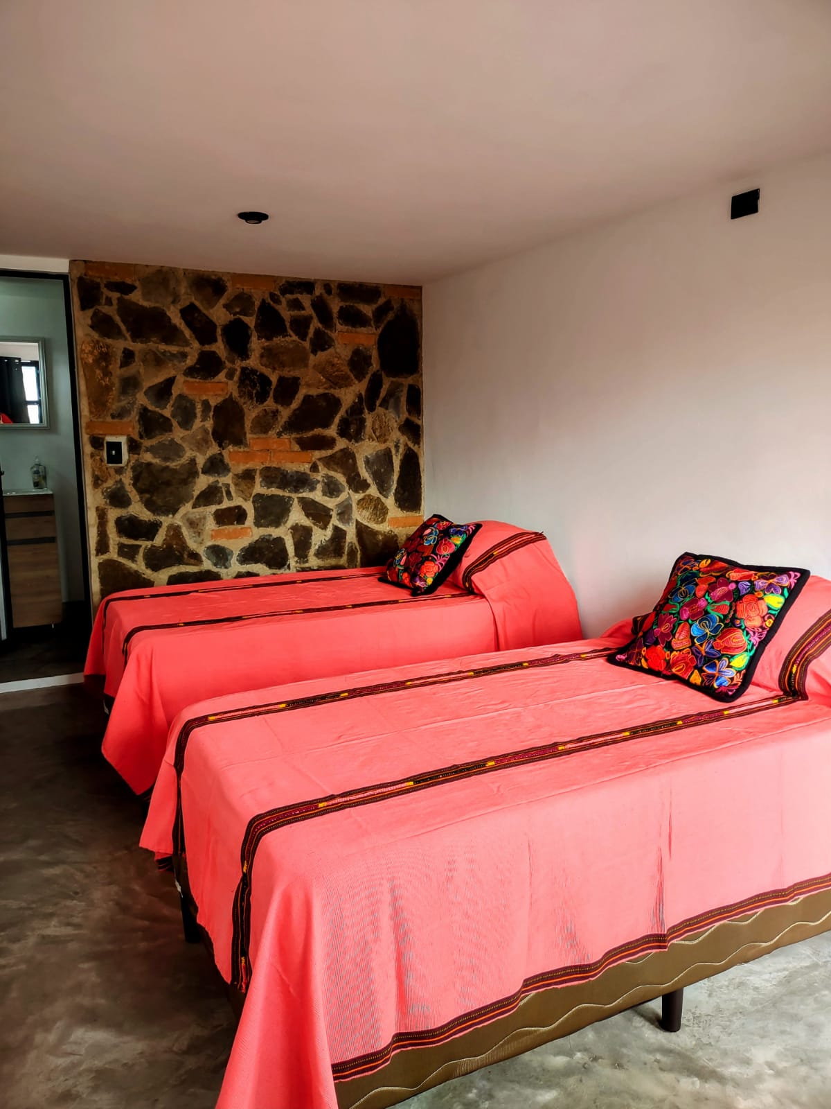 Renta Cabaña Ecologica Pequeña 1 Noche-2 Personas | AgroTerra Guatemala